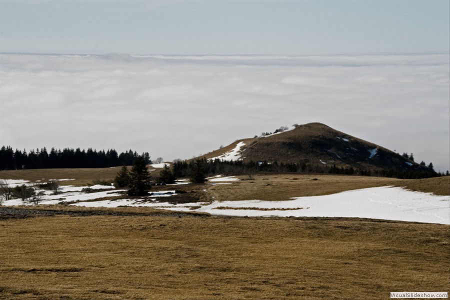 20120302-auf der Wasserkuppe bei dichtem Nebel in den unteren Lagen - der Pferdskopf